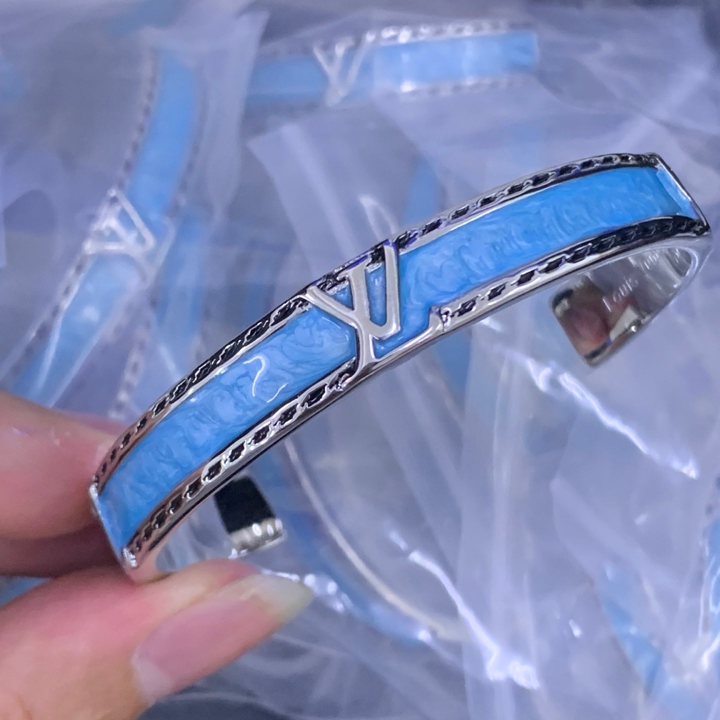 LuxluxHouse Low Price And High Quality Accessories Louis Vuitton
