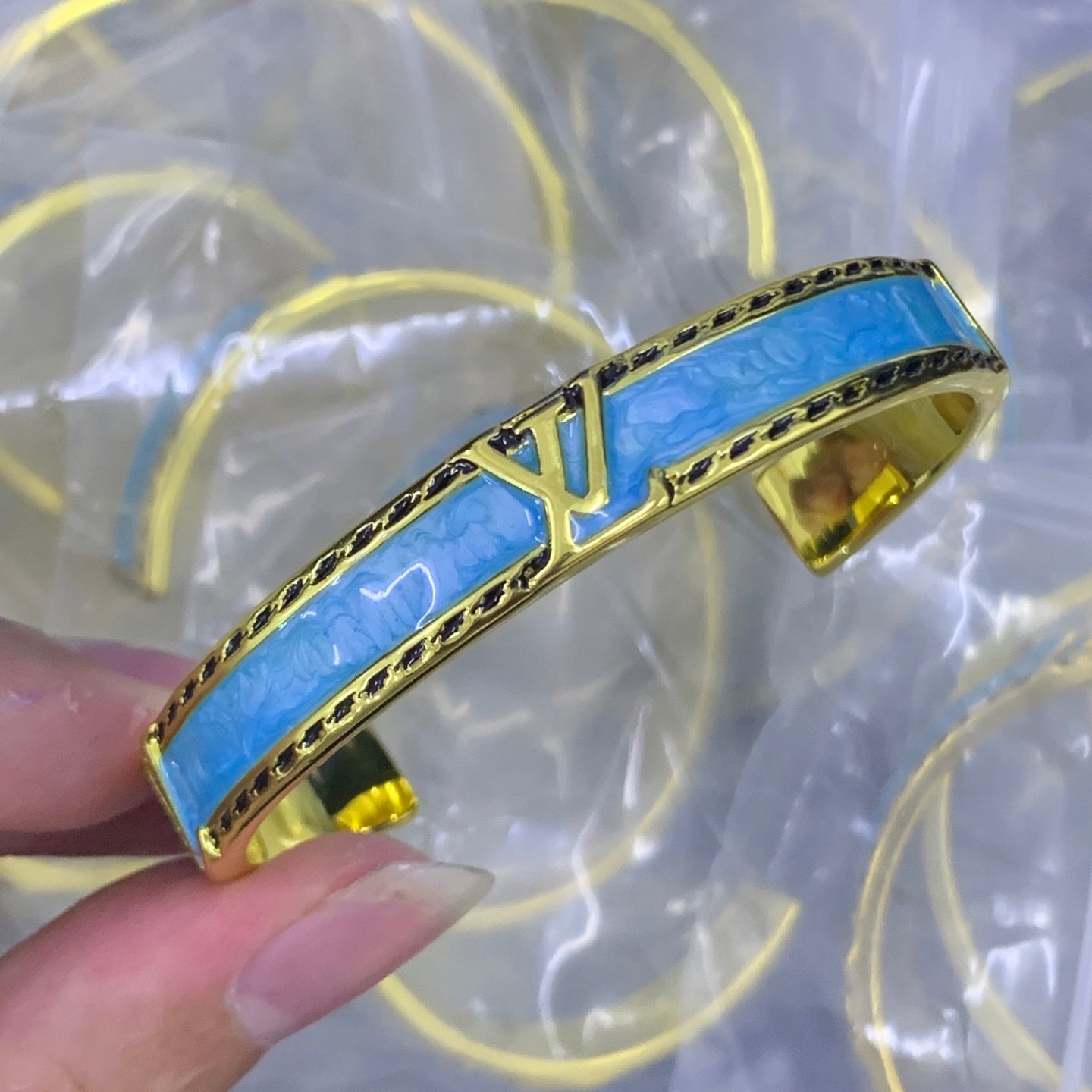 LuxluxHouse Low Price And High Quality Accessories Louis Vuitton