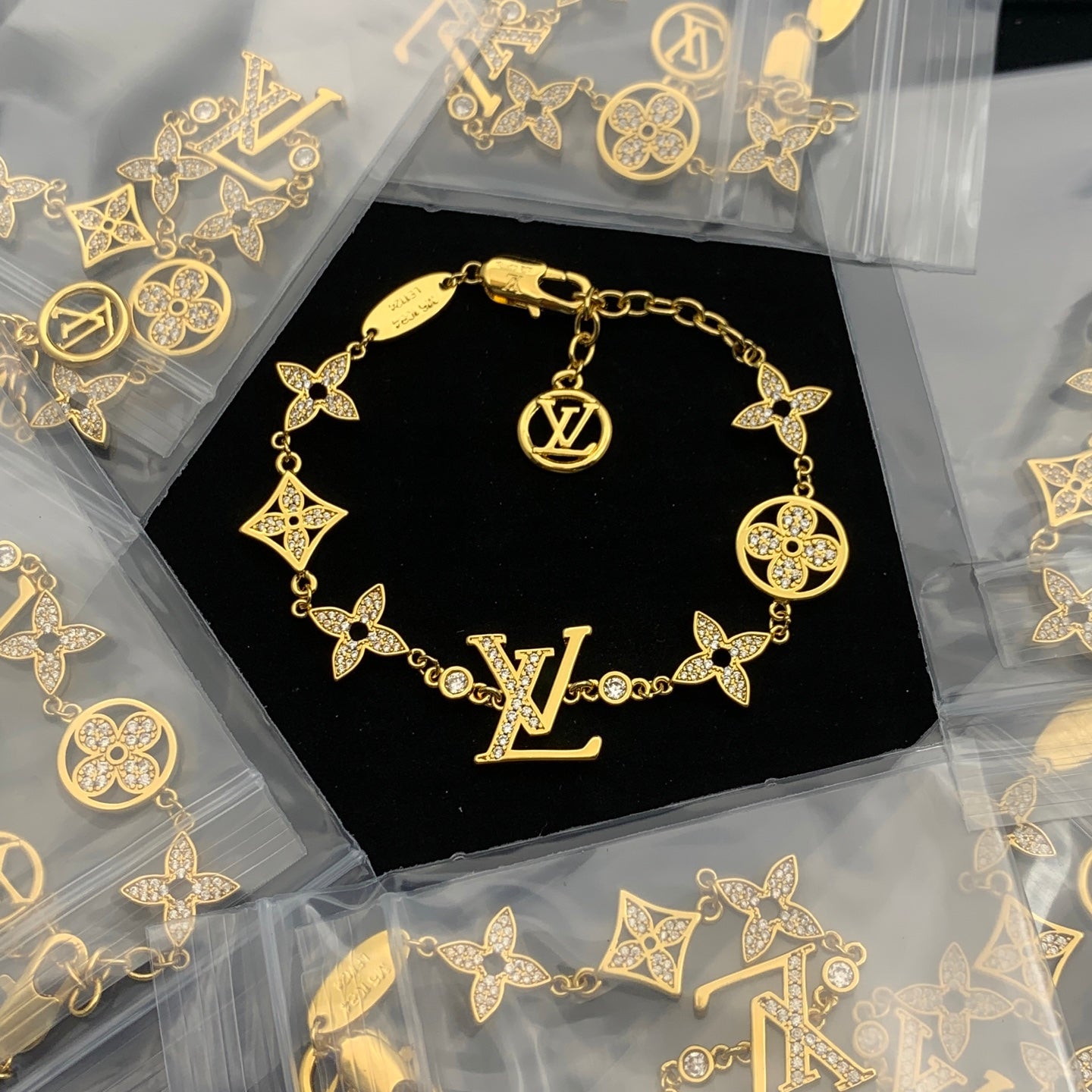 LuxluxHouse Low Price And High Quality Accessories Louis Vuitton