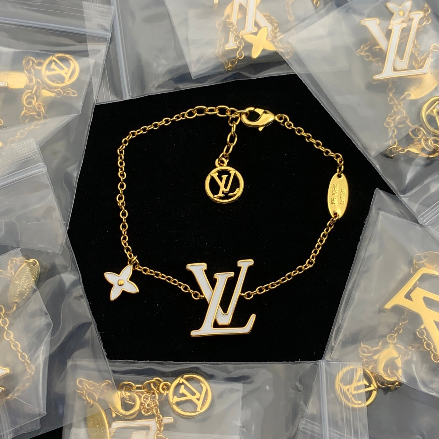 LuxluxHouse Low Price And High Quality Accessories Louis Vuitton