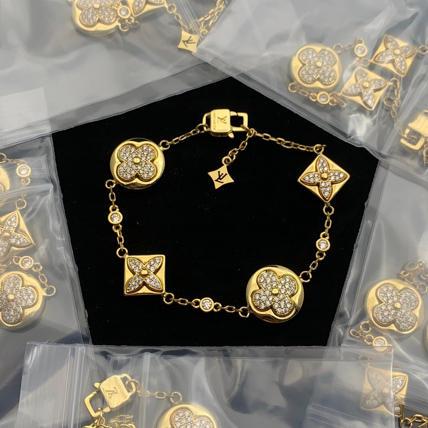 LuxluxHouse Low Price And High Quality Accessories Louis Vuitton