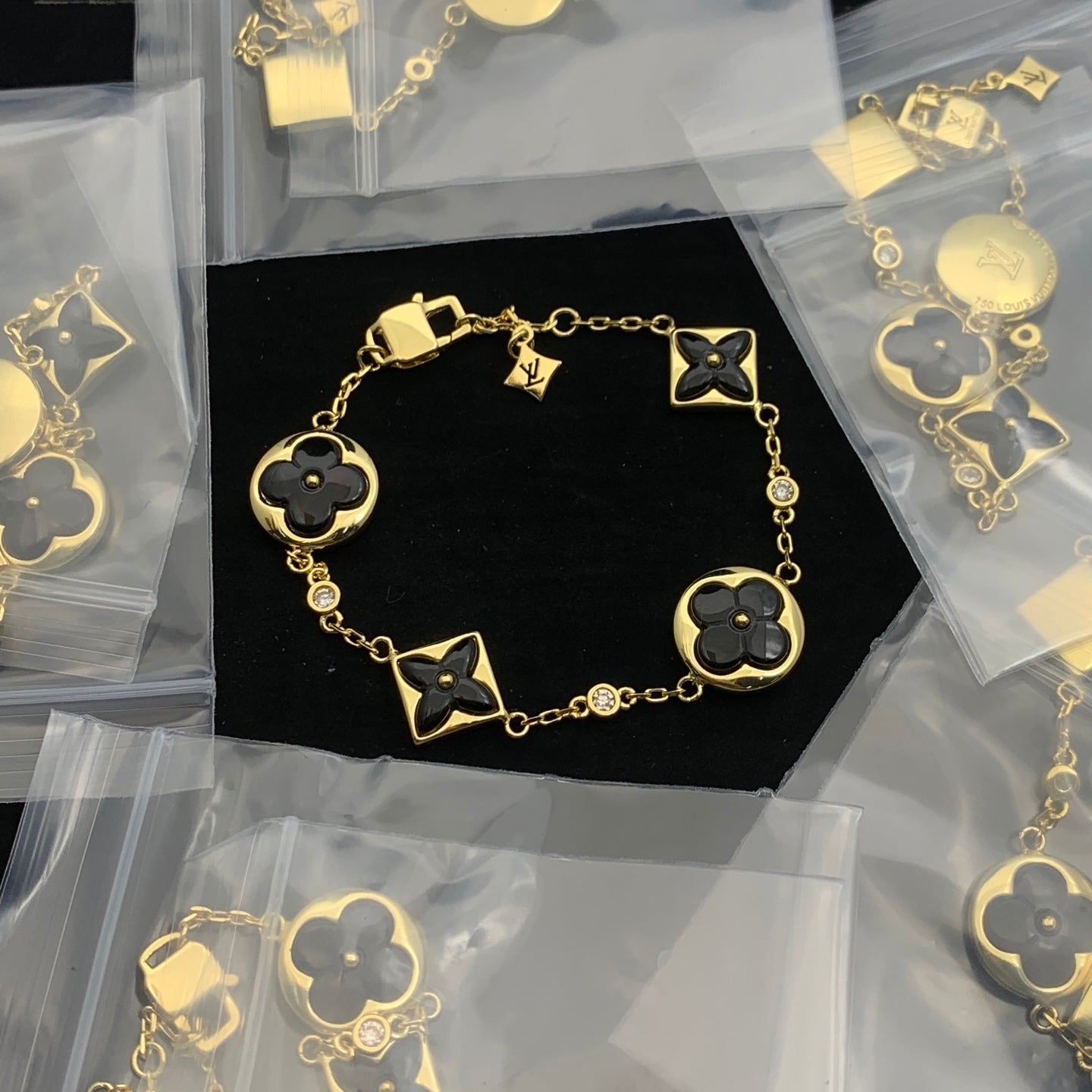 LuxluxHouse Low Price And High Quality Accessories Louis Vuitton