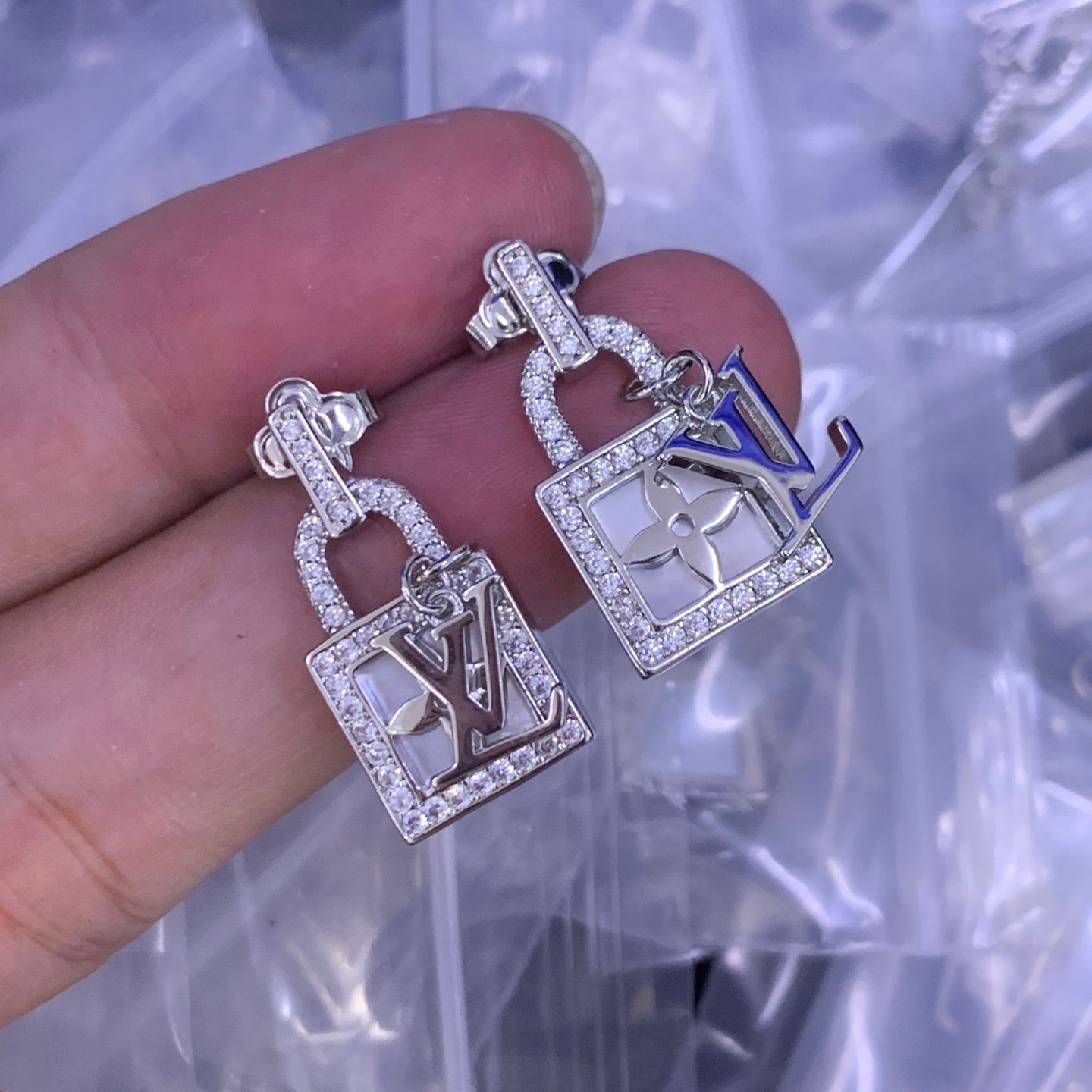 LuxluxHouse Low Price And High Quality Accessories Louis Vuitton