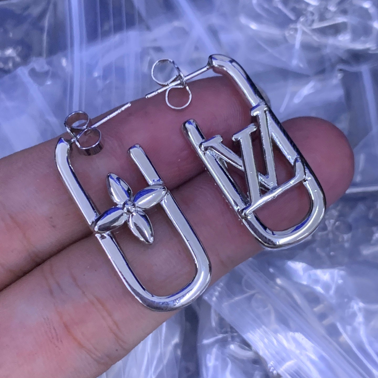 LuxluxHouse Low Price And High Quality Accessories Louis Vuitton