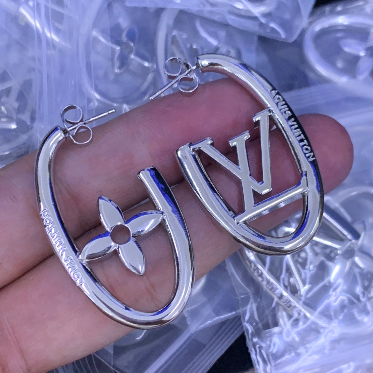 LuxluxHouse Low Price And High Quality Accessories Louis Vuitton