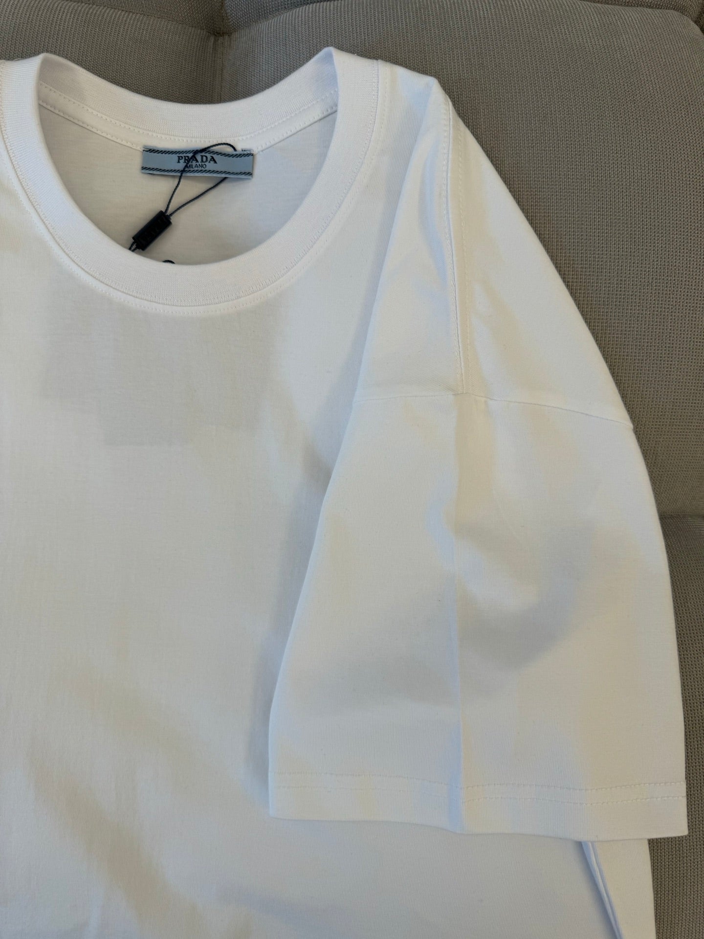 LuxluxHouse Best Quality Clothes T-shirt Prada