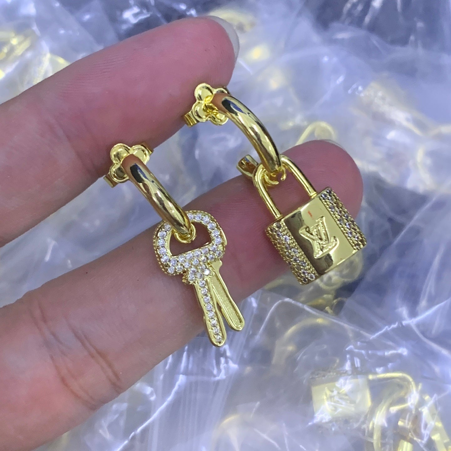LuxluxHouse Low Price And High Quality Accessories Louis Vuitton