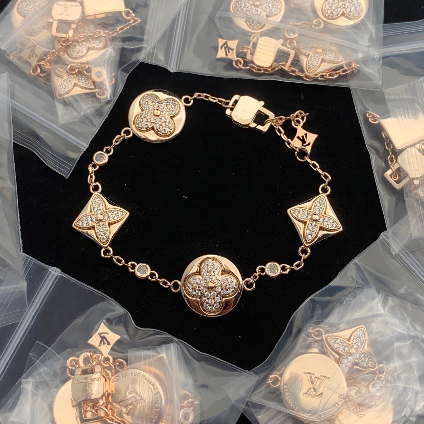 LuxluxHouse Low Price And High Quality Accessories Louis Vuitton