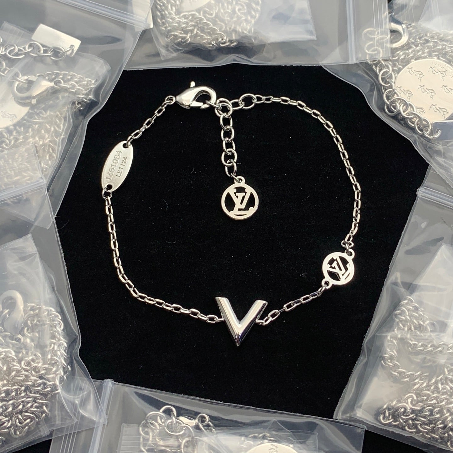 LuxluxHouse Low Price And High Quality Accessories Louis Vuitton