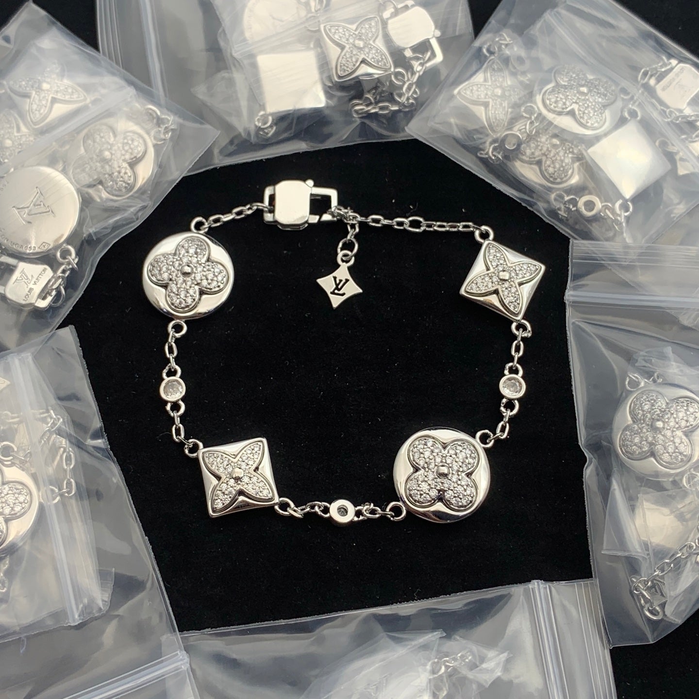 LuxluxHouse Low Price And High Quality Accessories Louis Vuitton