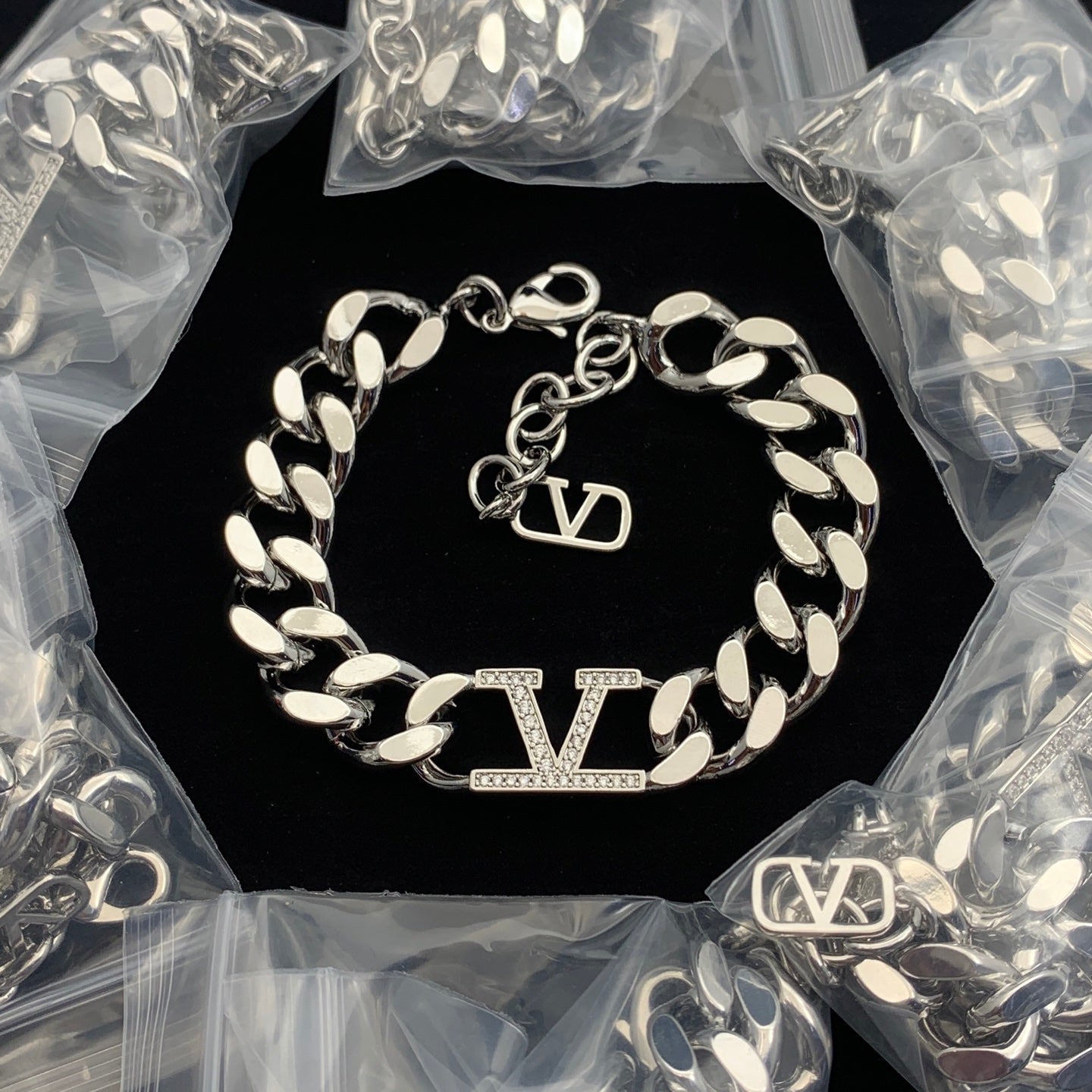 LuxluxHouse Low Price And High Quality Accessories Valentino