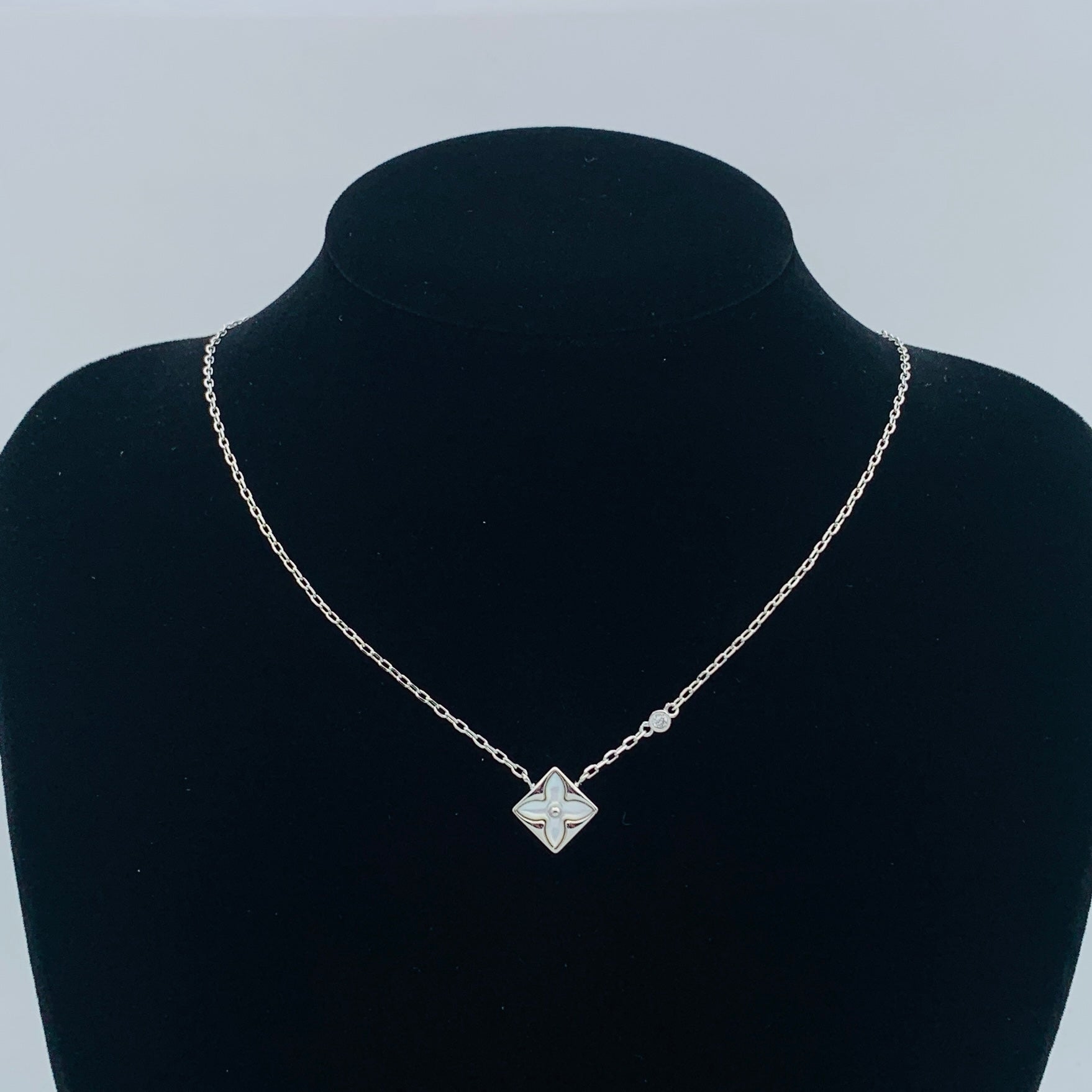 LuxluxHouse Low Price And High Quality Accessories Louis Vuitton