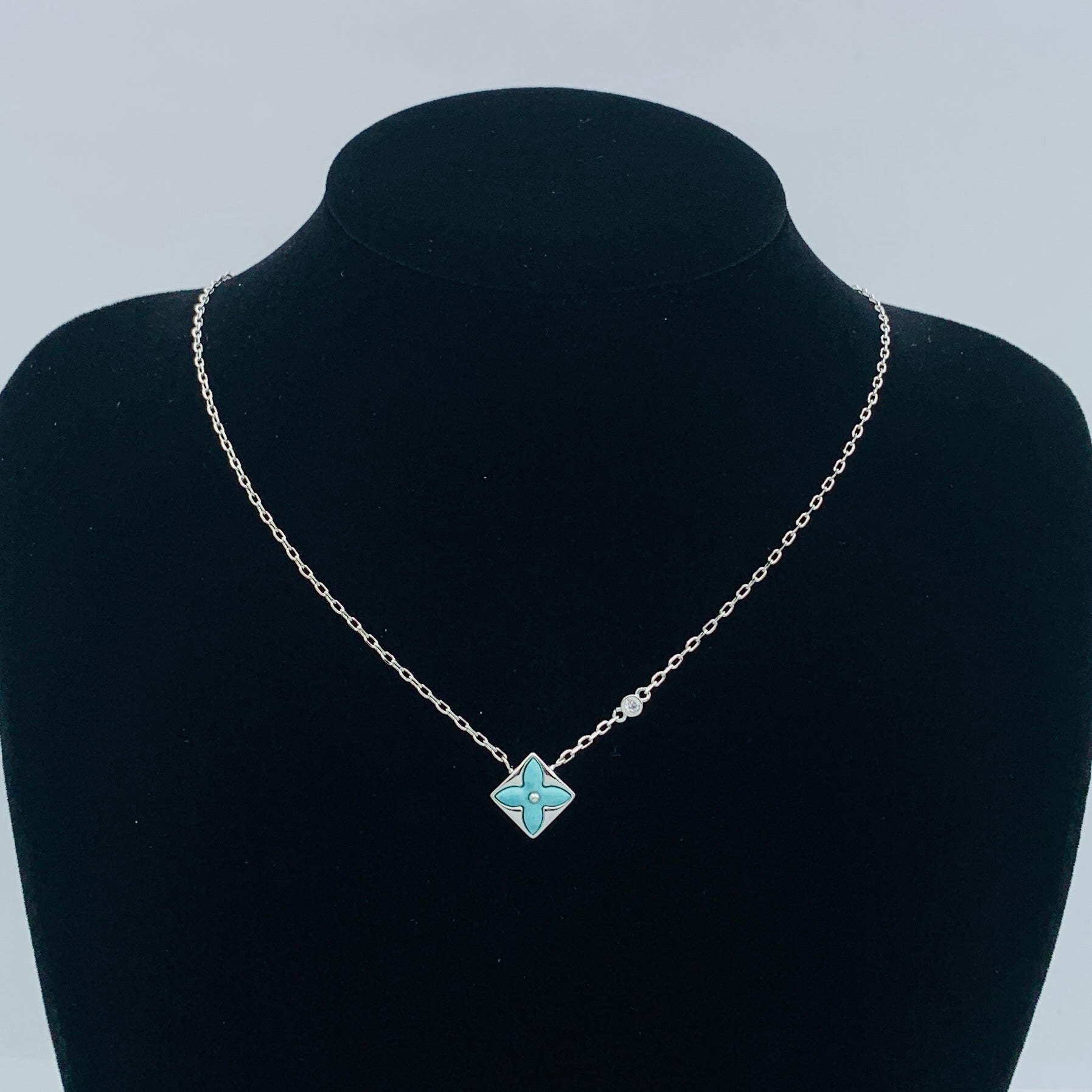 LuxluxHouse Low Price And High Quality Accessories Louis Vuitton