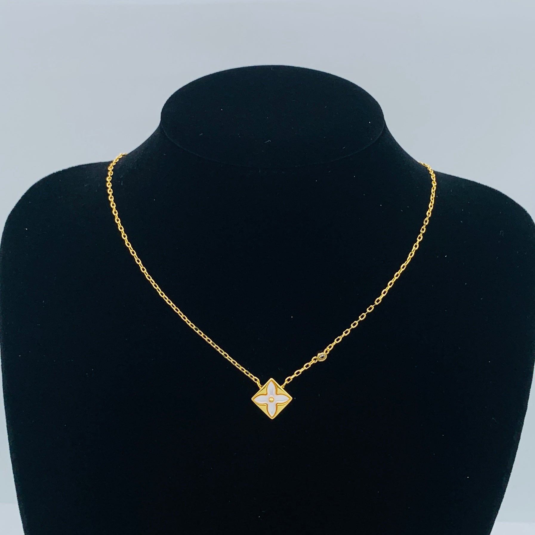 LuxluxHouse Low Price And High Quality Accessories Louis Vuitton