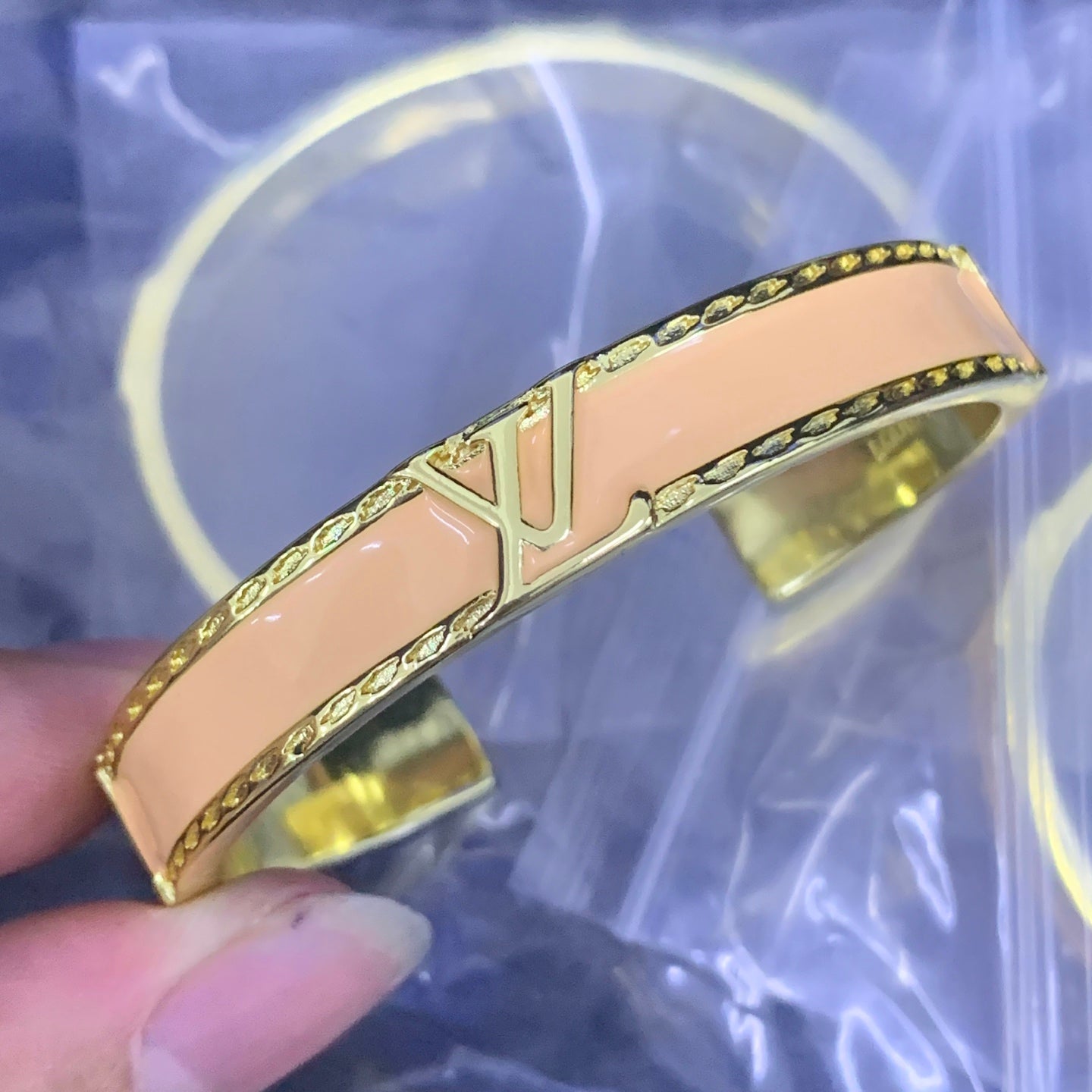 LuxluxHouse Low Price And High Quality Accessories Louis Vuitton