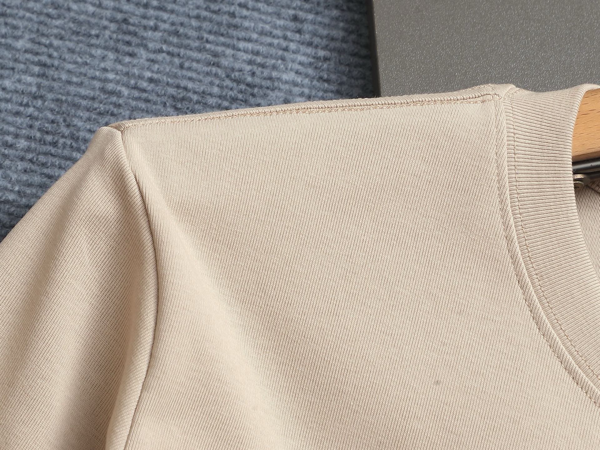 LuxluxHouse Best Quality Clothes T-shirt Prada