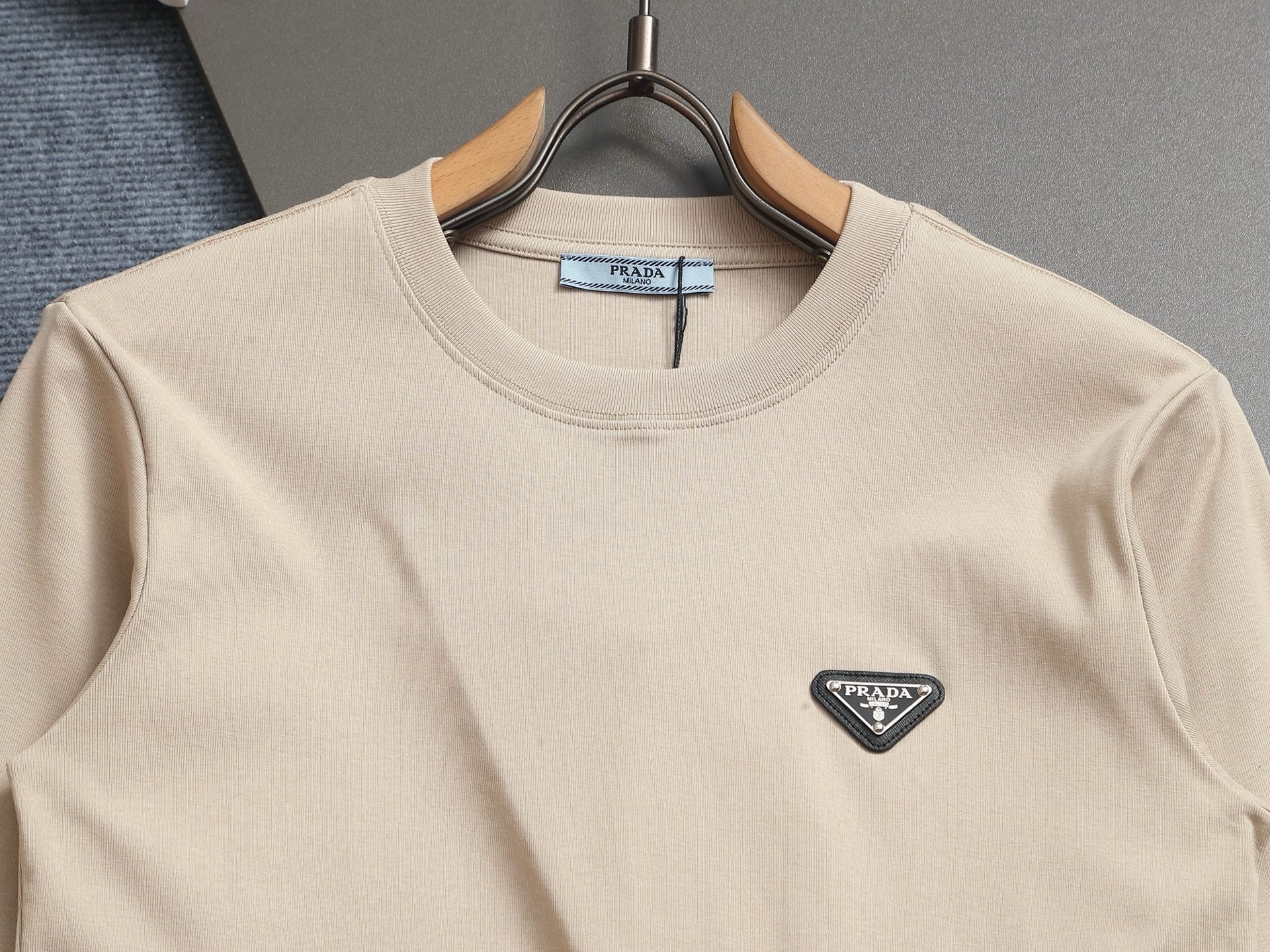 LuxluxHouse Best Quality Clothes T-shirt Prada