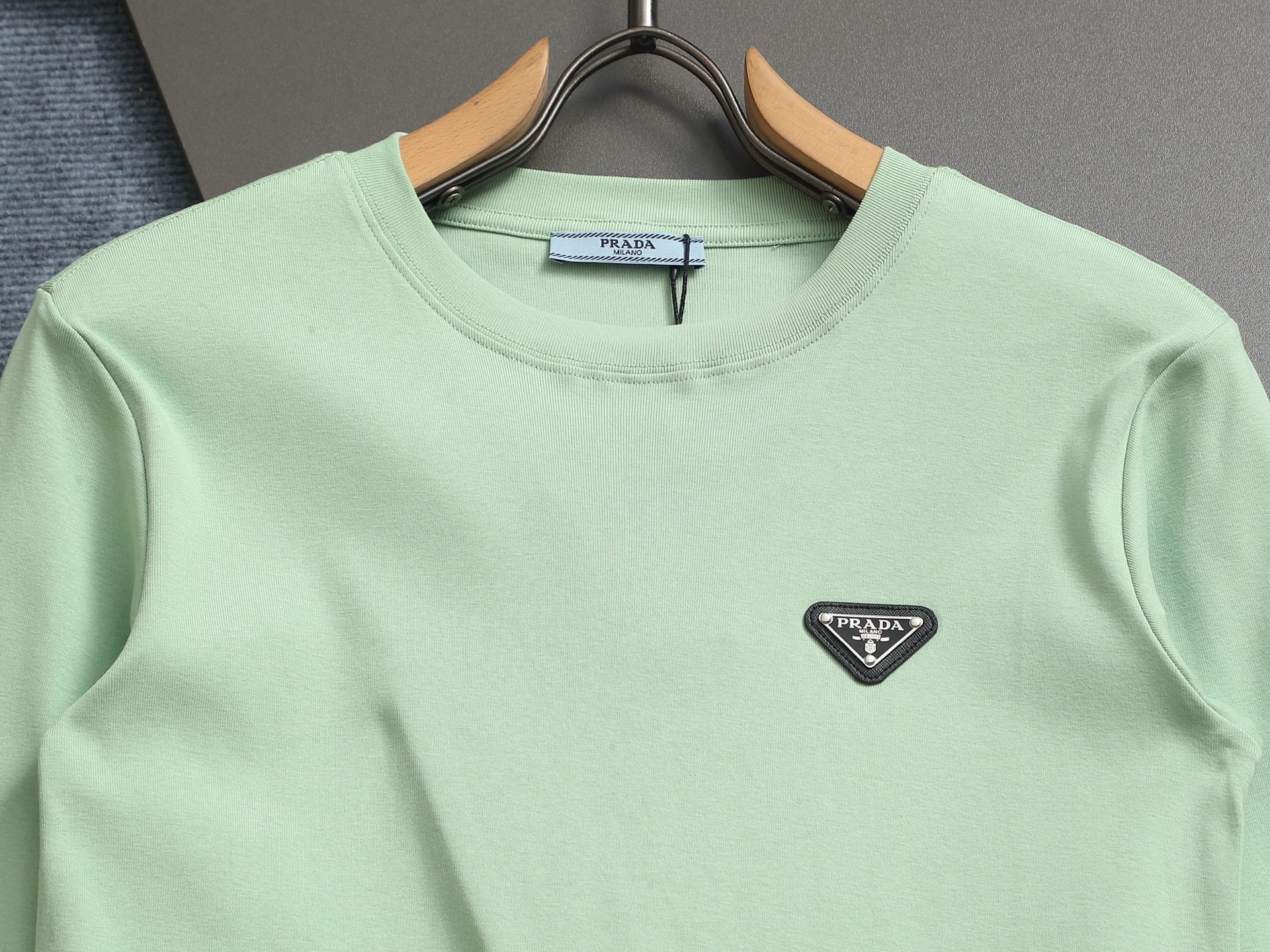 LuxluxHouse Best Quality Clothes T-shirt Prada