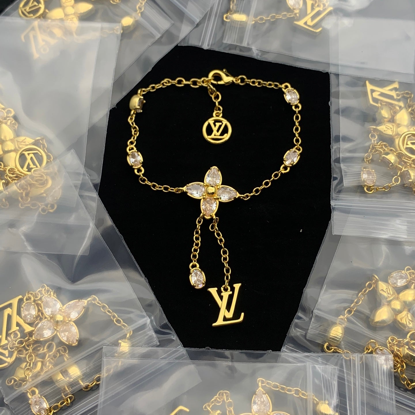 LuxluxHouse Low Price And High Quality Accessories Louis Vuitton