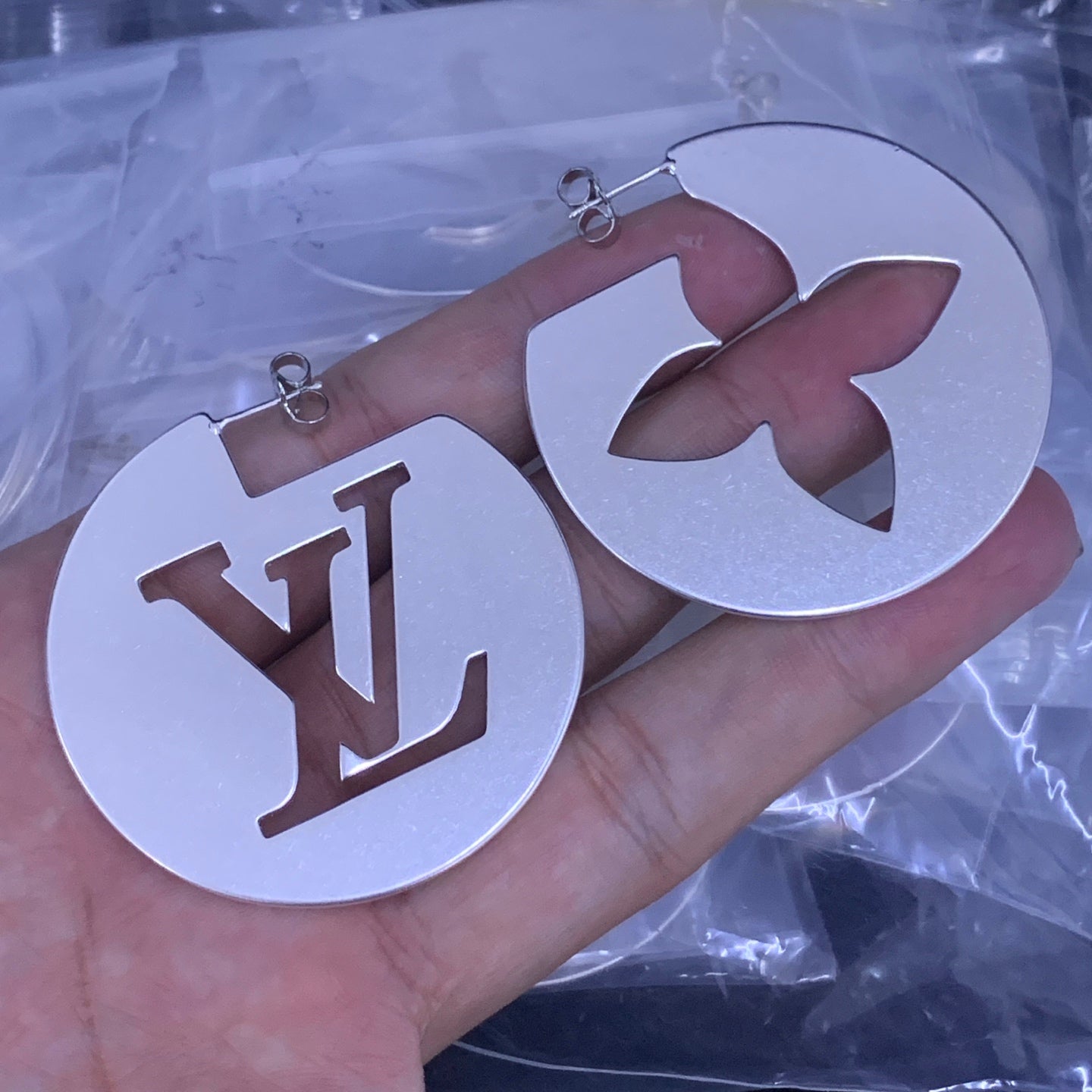 LuxluxHouse Low Price And High Quality Accessories Louis Vuitton