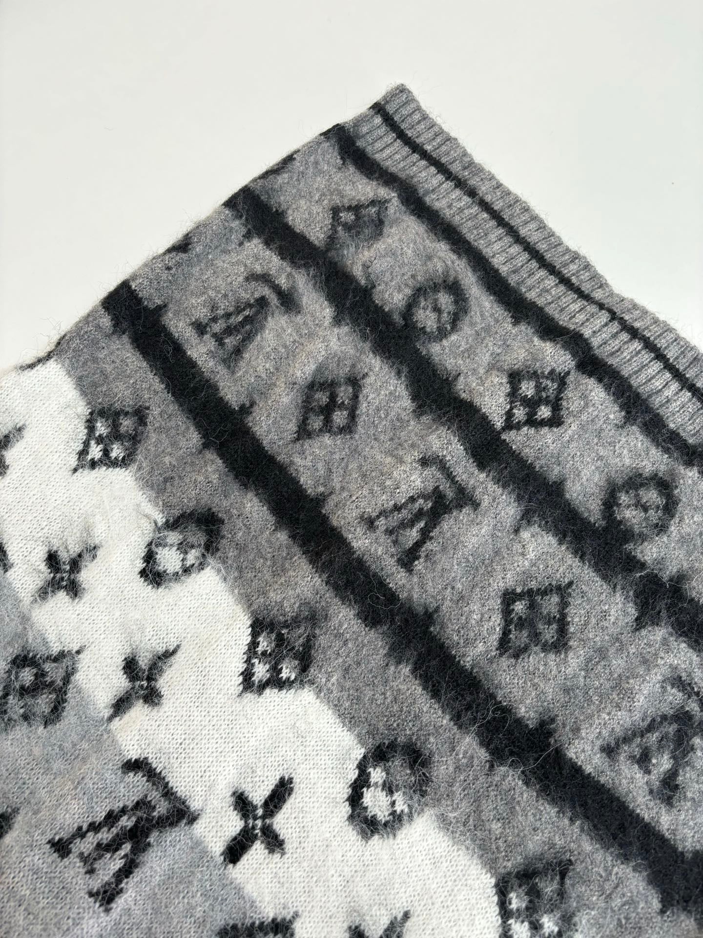 LuxluxHouse Best Quality Clothes Hoodie & Sweater Louis Vuitton