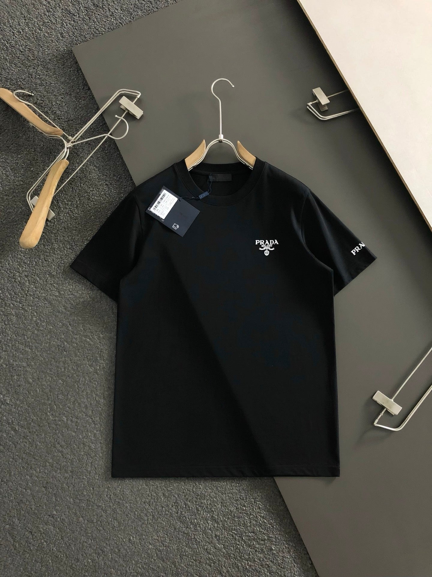 LuxluxHouse Best Quality Clothes T-shirt Prada
