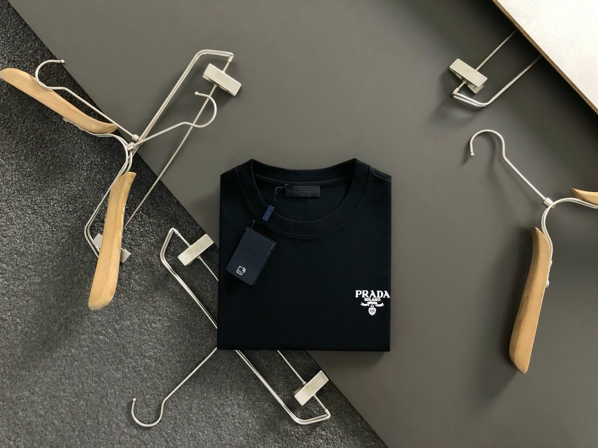 LuxluxHouse Best Quality Clothes T-shirt Prada