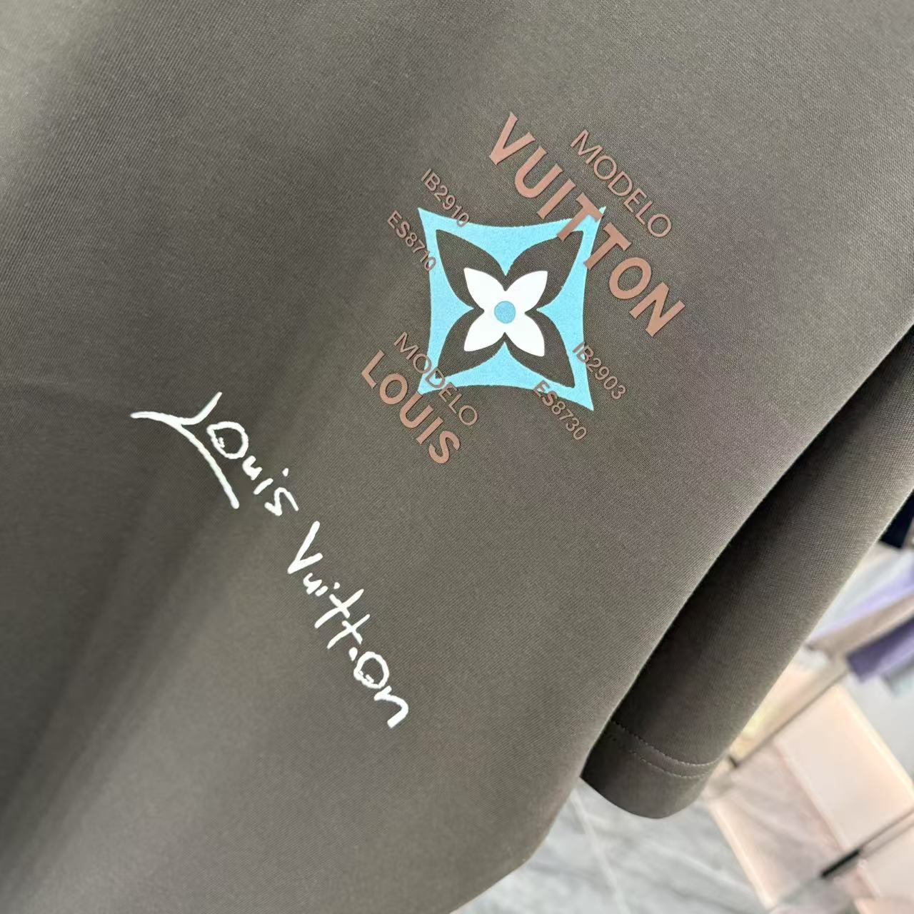 LuxluxHouse Best Quality Clothes T-shirt Louis Vuitton