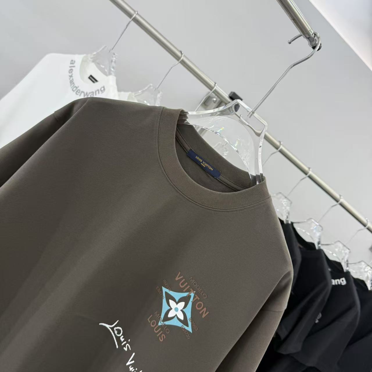 LuxluxHouse Best Quality Clothes T-shirt Louis Vuitton