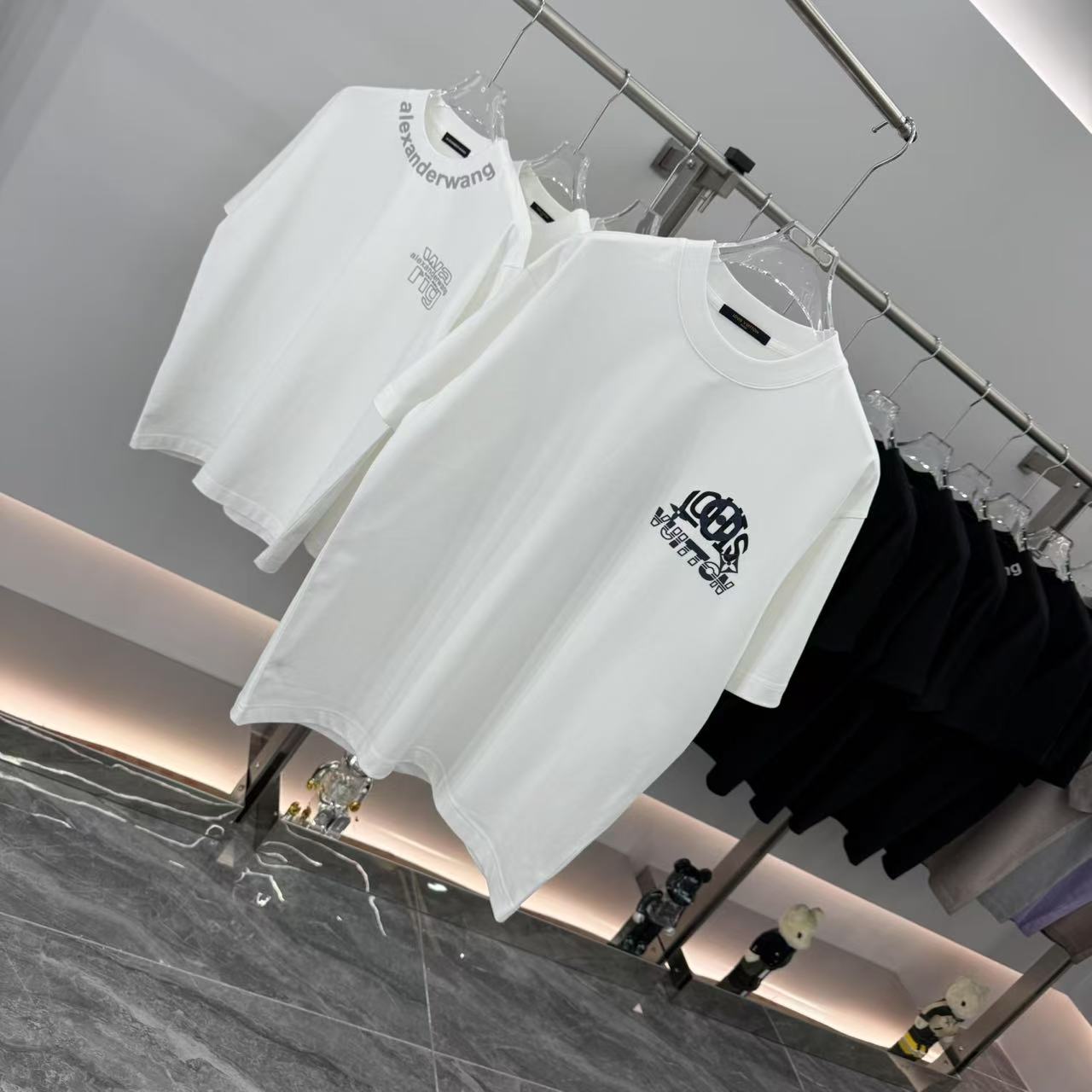 LuxluxHouse Best Quality Clothes T-shirt Louis Vuitton