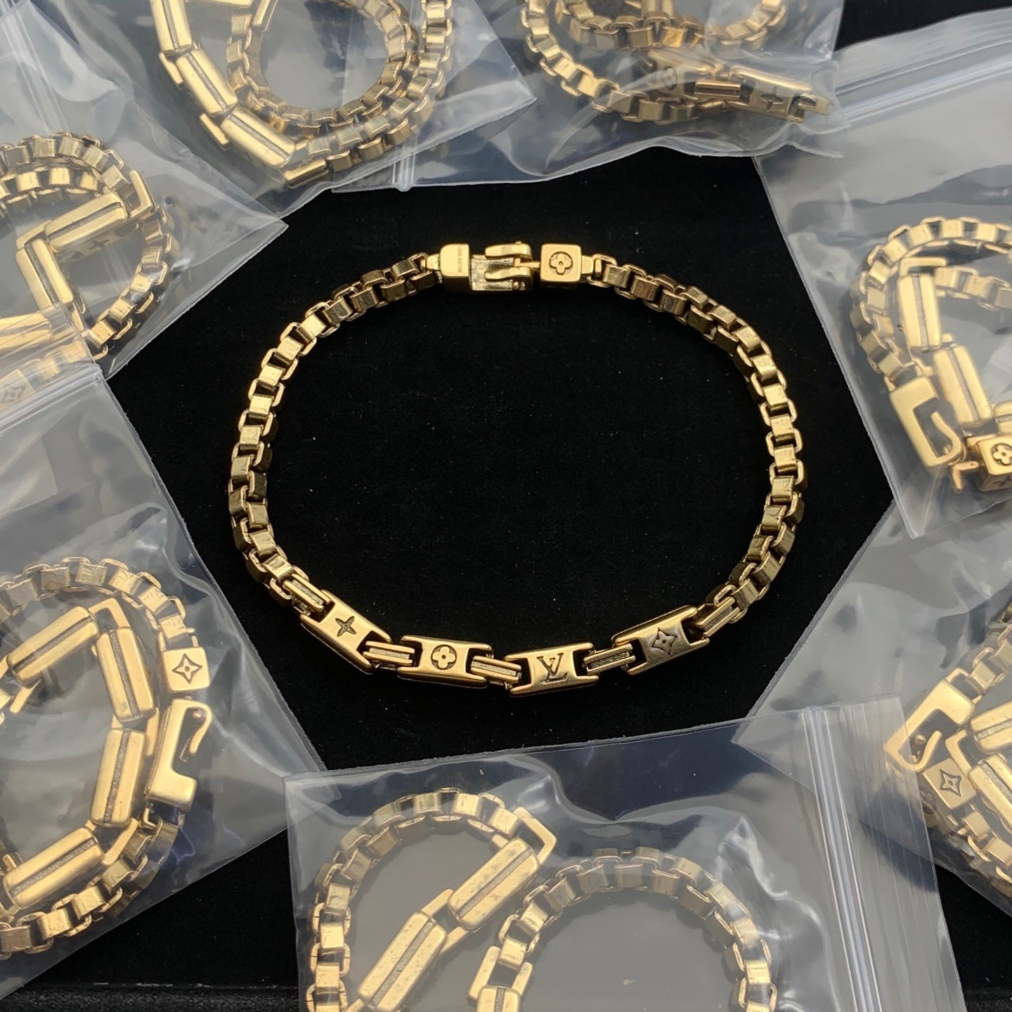 LuxluxHouse Low Price And High Quality Accessories Louis Vuitton