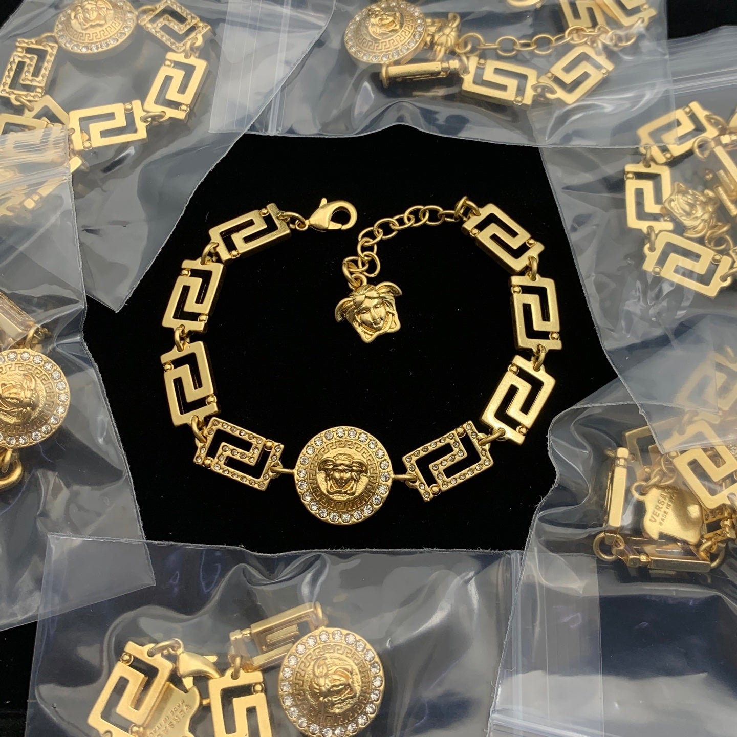 LuxluxHouse Low Price And High Quality Accessories Versace