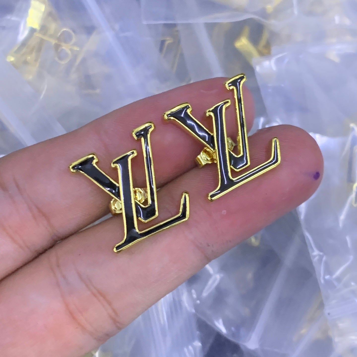 LuxluxHouse Low Price And High Quality Accessories Louis Vuitton