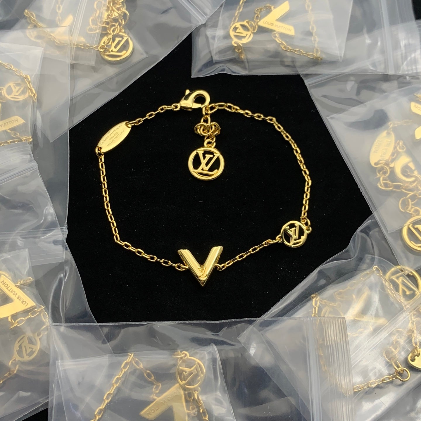 LuxluxHouse Low Price And High Quality Accessories Louis Vuitton