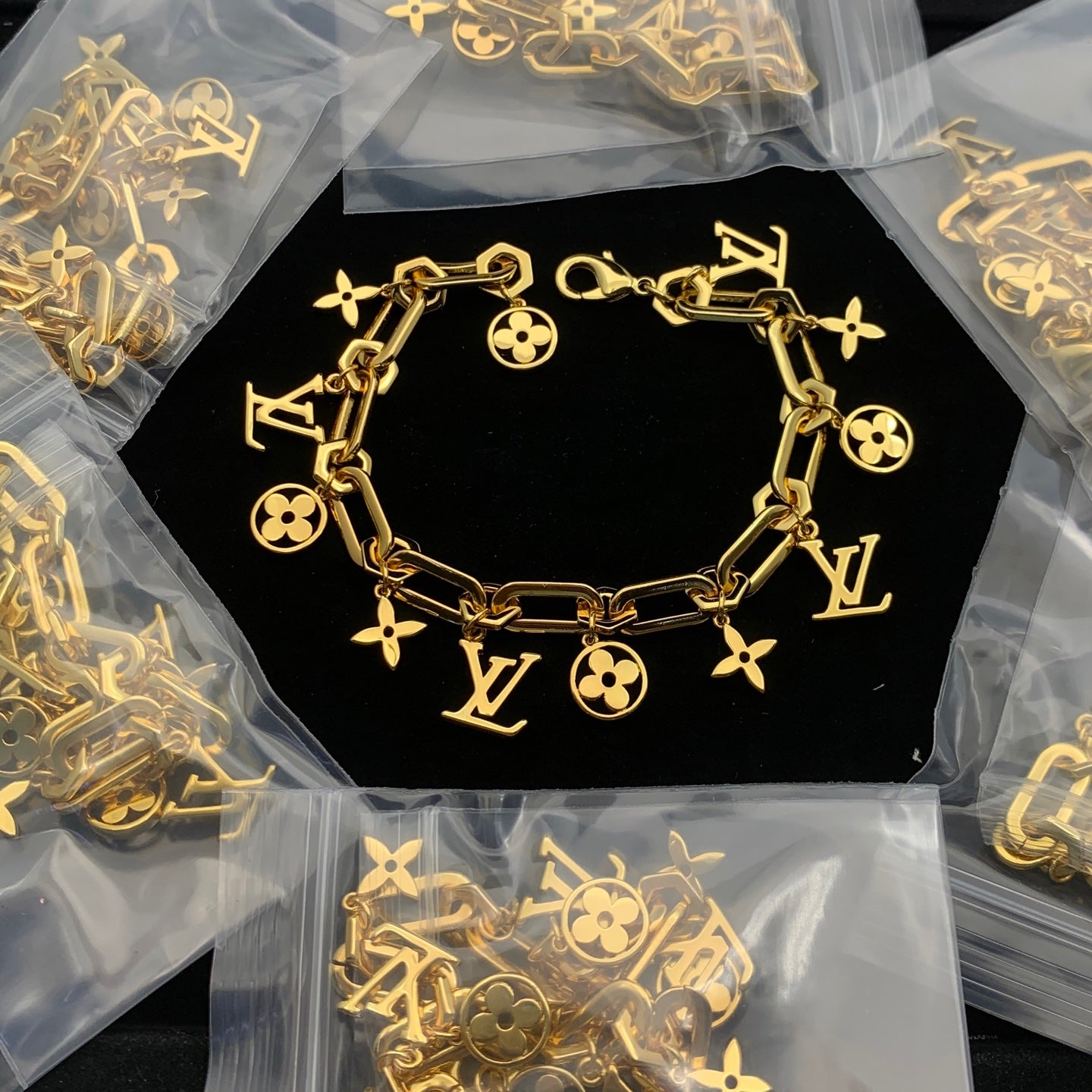 LuxluxHouse Low Price And High Quality Accessories Louis Vuitton