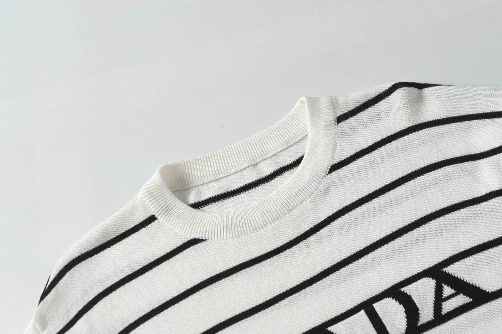 LuxluxHouse Best Quality Clothes T-shirt Prada