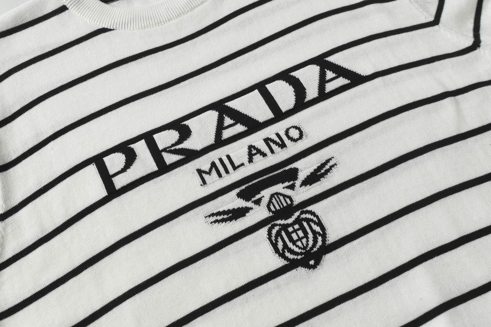 LuxluxHouse Best Quality Clothes T-shirt Prada