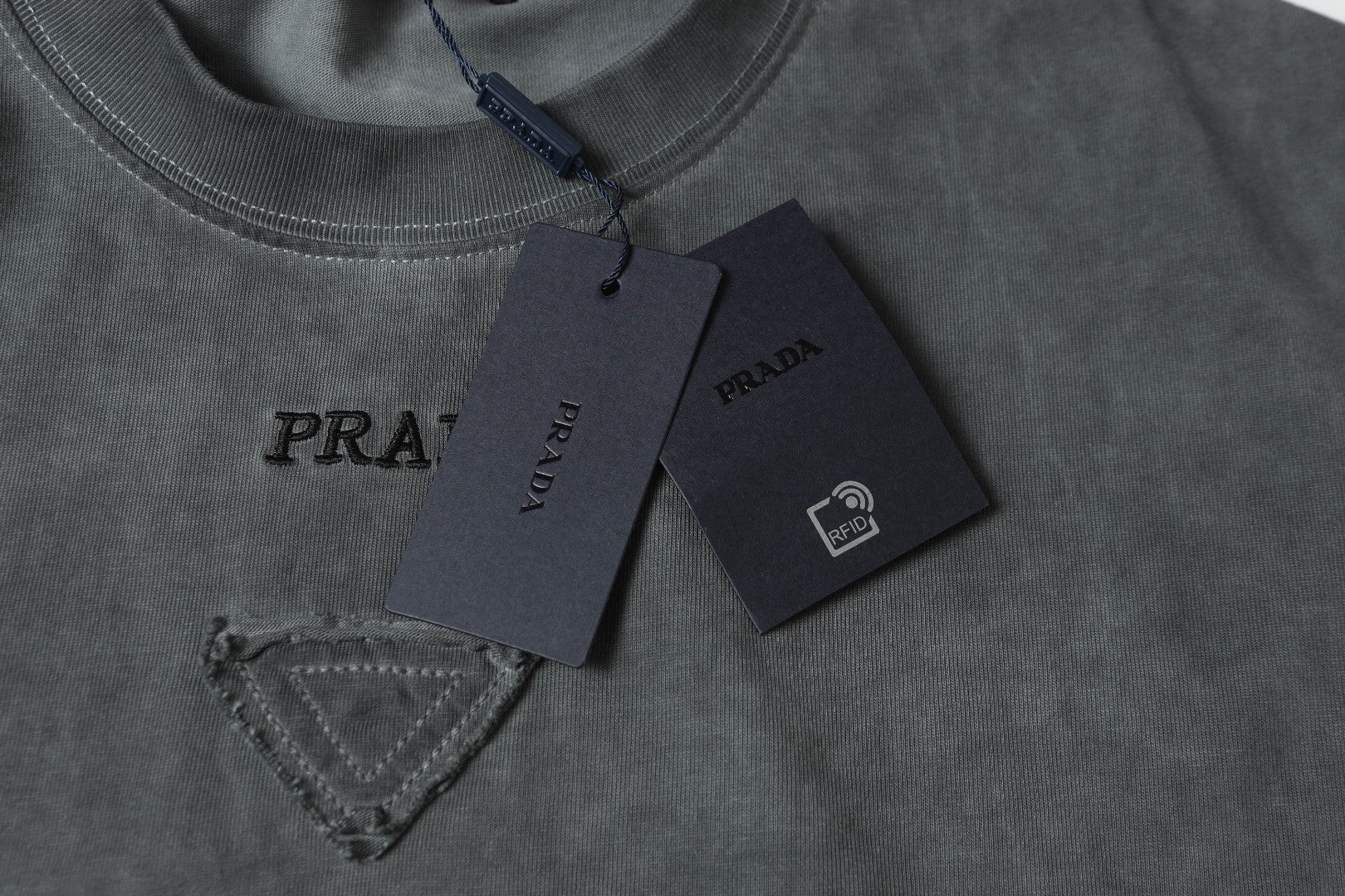 LuxluxHouse Best Quality Clothes T-shirt Prada