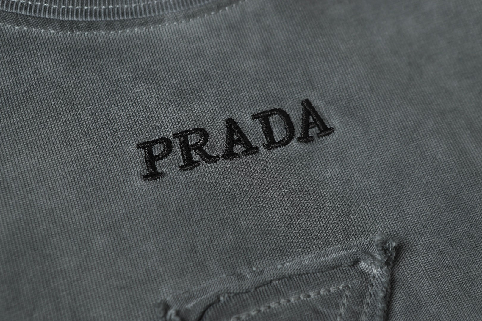 LuxluxHouse Best Quality Clothes T-shirt Prada