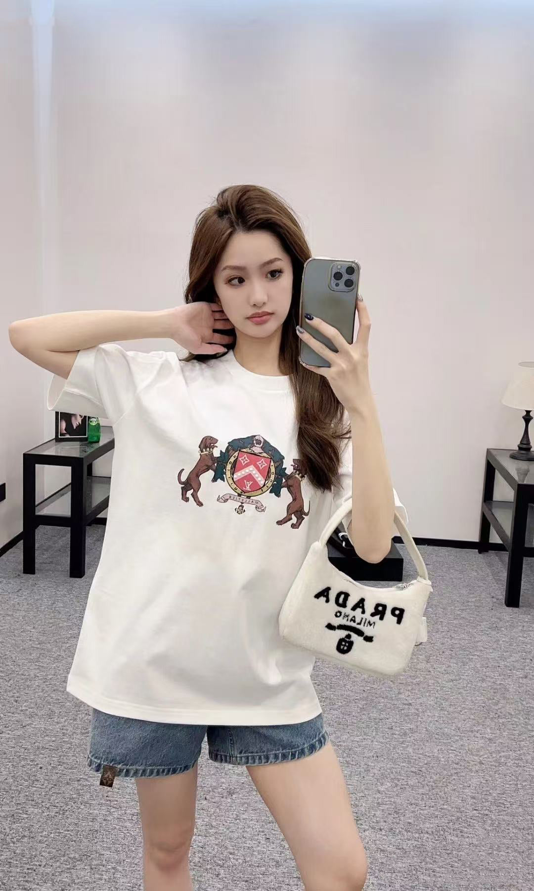 LuxluxHouse Best Quality Clothes T-shirt Louis Vuitton