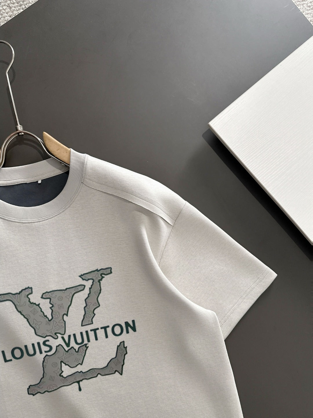 LuxluxHouse Best Quality Clothes T-shirt Louis Vuitton